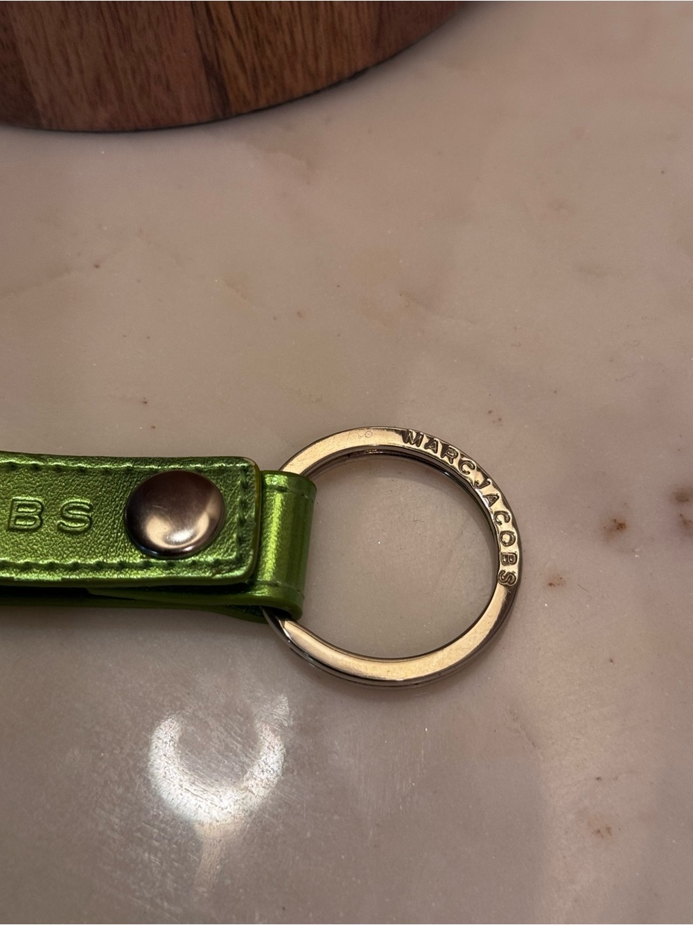 Marc Jacobs Metallic Green Leather Strap Key Ring - Picture 5 of 5